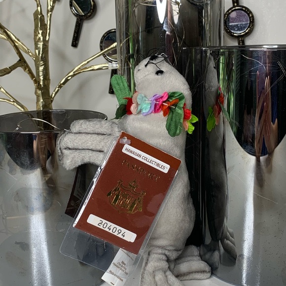 NWT Hawaiian collectables plush seal - Picture 2 of 3